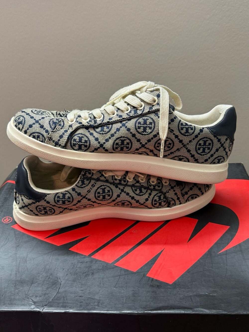 8W Tory Burch Howell T Monogram Jacquard Sneakers - Picture 5 of 6
